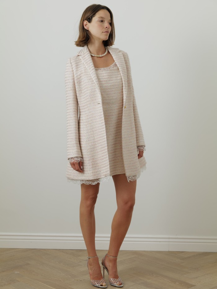 Redingote rose pale en tweed de chez Giambattista Valli
