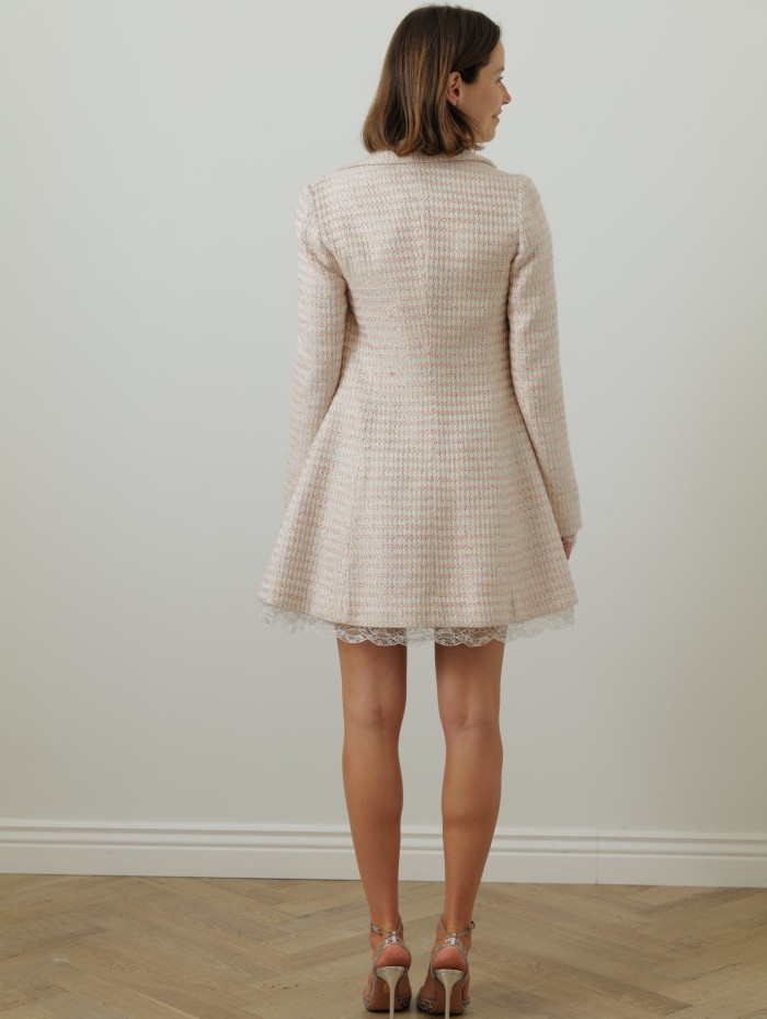 Redingote rose pale en tweed de chez Giambattista Valli