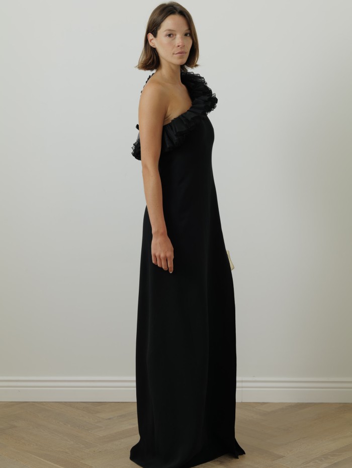 ROBE LONGUE CREPE NOIRE 1 EPAULE