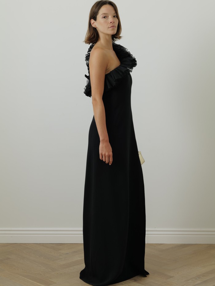 ROBE LONGUE CREPE NOIRE 1 EPAULE