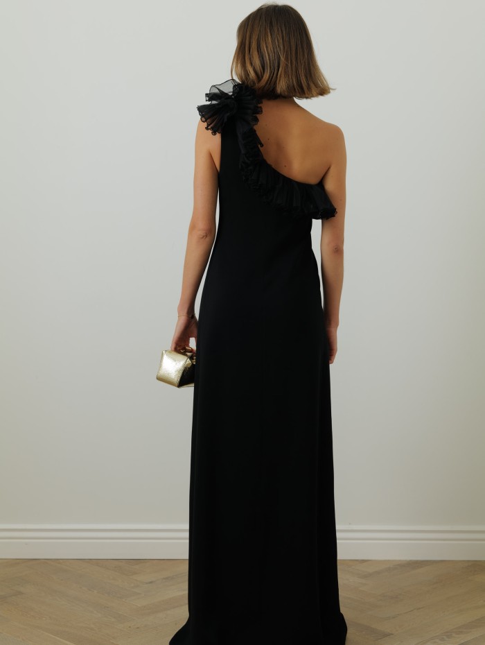 ROBE LONGUE CREPE NOIRE 1 EPAULE