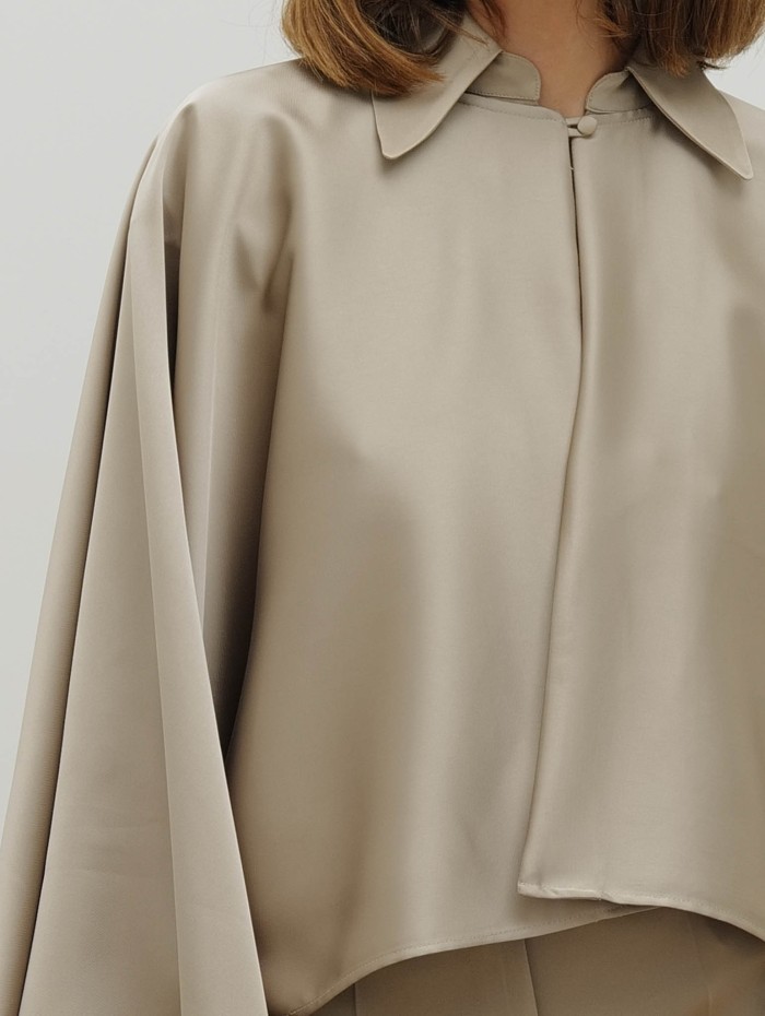 Veste cape satinée sable – 26 Avenue