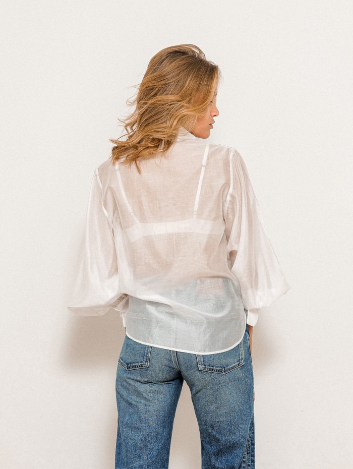 Blouse blanche transparente satinée – 26 Avenue