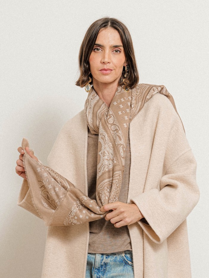 Écharpe beige motif bandana - Louise B - 26 Avenue