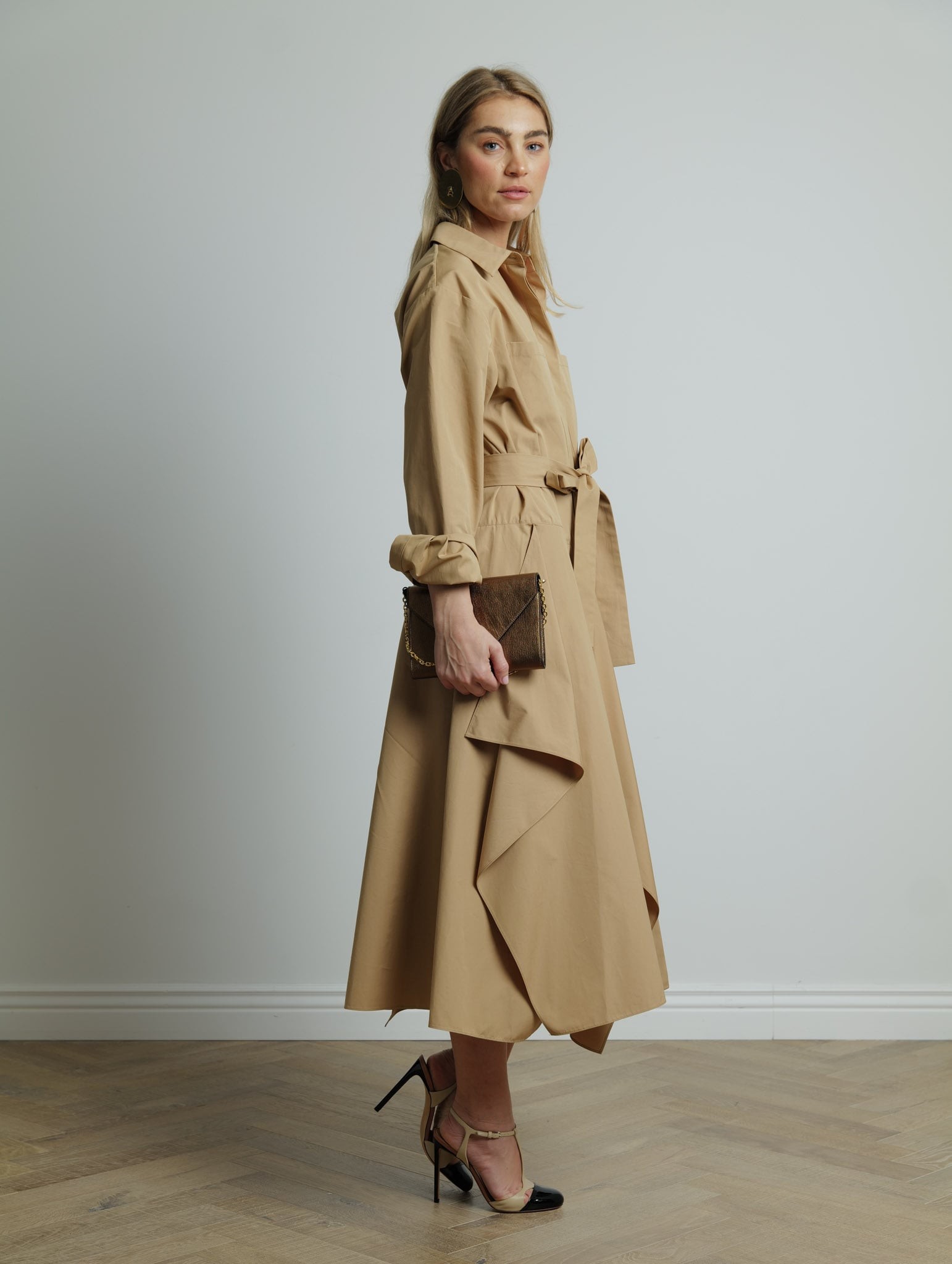 Robe chemise camel - Maison Rabih Kayrouz - Mademoiselle Pearl 